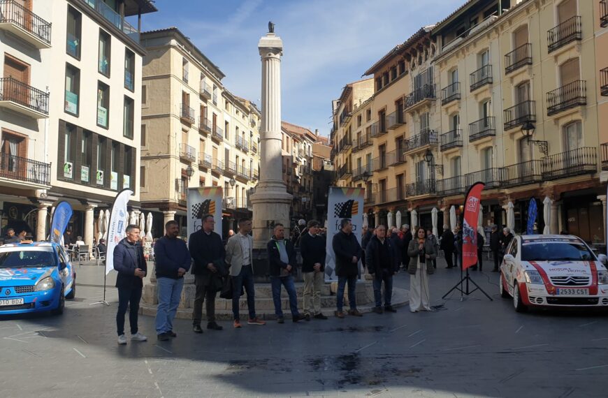Presentado el Campeonato de Aragón de Rallyes 2024 en la plaza del Torico de Teruel