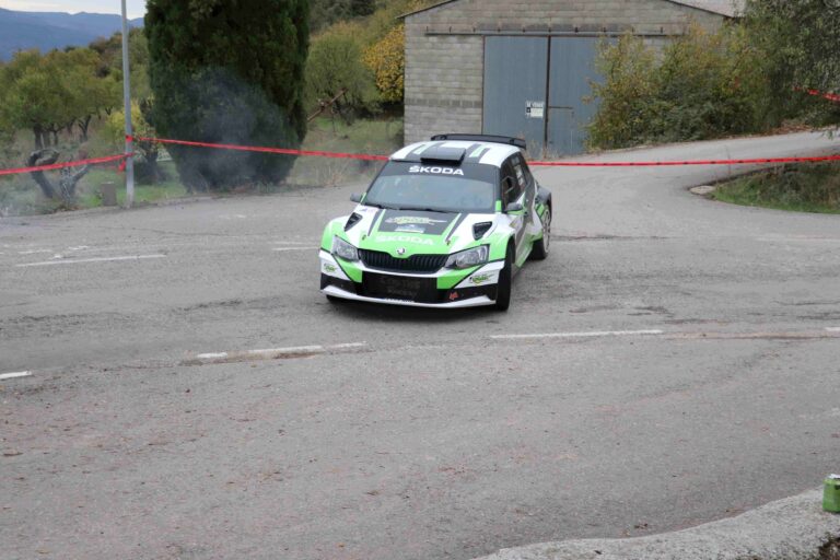Triunfo contundente del equipo formado por Juan Antonio Castillo y Ángela Gardin en el VII Rally de Barbastro