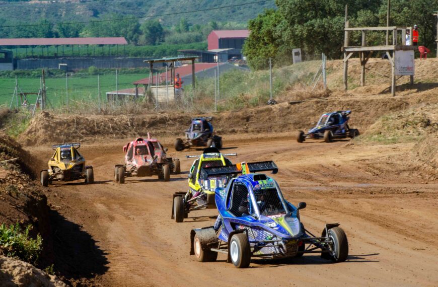 El XV Autocross de Esplús ofrece una intensa cita con emocionantes mangas